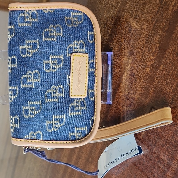 Dooney & Bourke Denim Blue and Tan Logo Flap Wristlet NWT - Picture 2 of 6